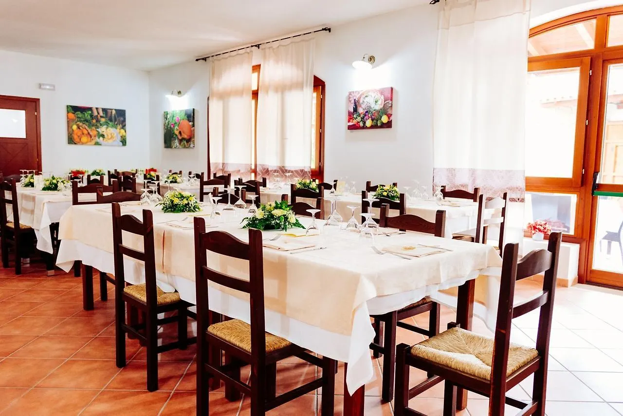 Albergo Diffuso Il Mandorlo Baressa 3*,